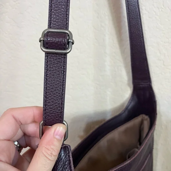 The Sak De Young Crossbody in Leather, Aubergine lightly used with light wear - Picture 10 of 11